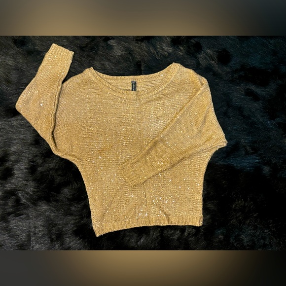 Gold sweater, size M, gently worn. - Picture 1 of 7